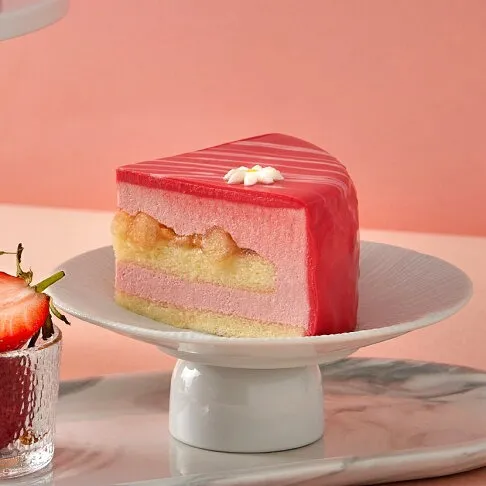 喜憨兒-蜜蘋果草莓蛋糕原價830元，特價698元。業者提供