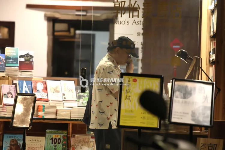 蔡康永到郭怡美書店看書，一整天都是文青行程。特勤中心攝