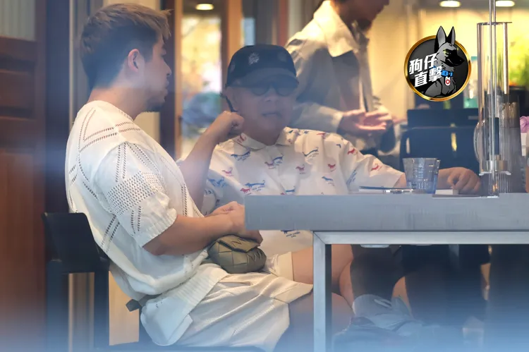 蔡康永托腮與肌肉網紅朋友在百年古宅洋行咖啡廳談創作。特勤中心攝