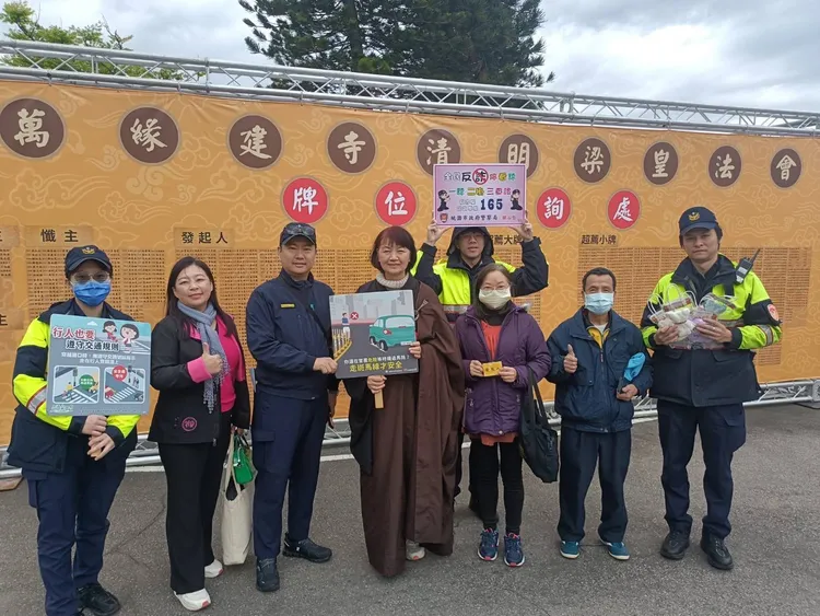 桃園警前進佛光山桃園講堂新弘法基地。警方提供