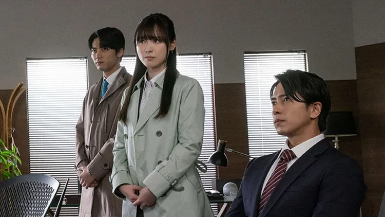 板垣瑞生（左）和山下智久（右）、福原遙演出《正直不動產2》。翻攝NHK