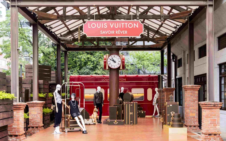 火車月台候車造景。品牌提供