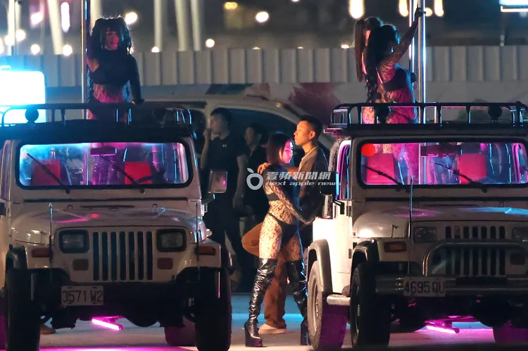 瘦子與6名鋼管女郎一起拍攝新歌MV。特勤中心攝