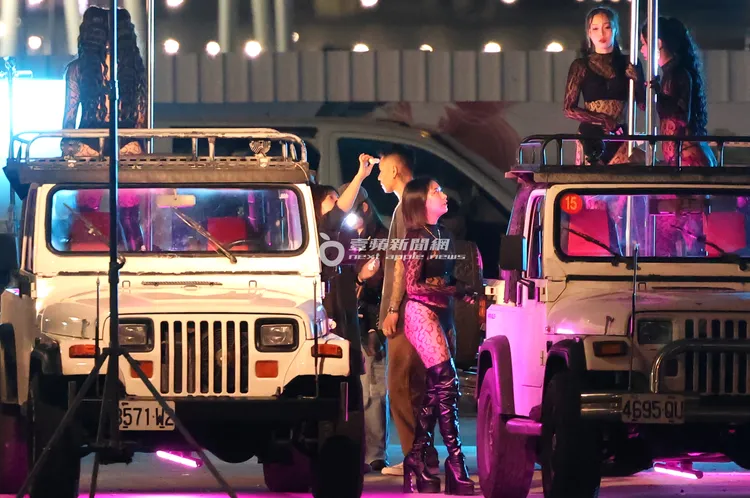 造型師不斷為瘦子補妝。特勤中心攝