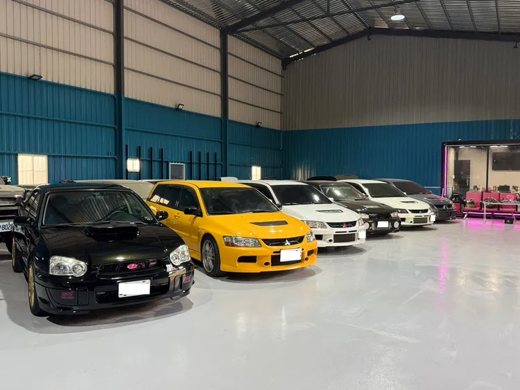 場外Paddock區4/27周日將舉辦STS TUNING FEST首發「JDM經典車聚」，有50台各型日系經典改裝車款。主辦單位提供
