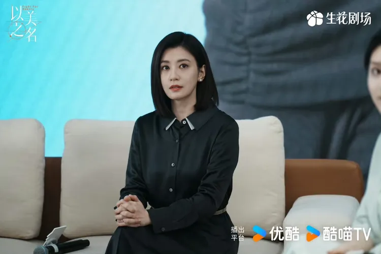 襯衫是賈靜雯的必備單品。翻攝《以美之名》官方微博