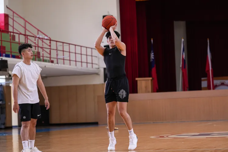 萊恩遠目前除了跟著校隊，也會找訓練師補強。cornerfor3 IG提供