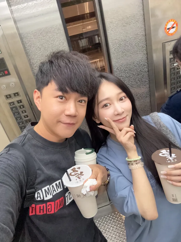 李岳與女神篠崎泫是無話不談的好朋友。李岳提供