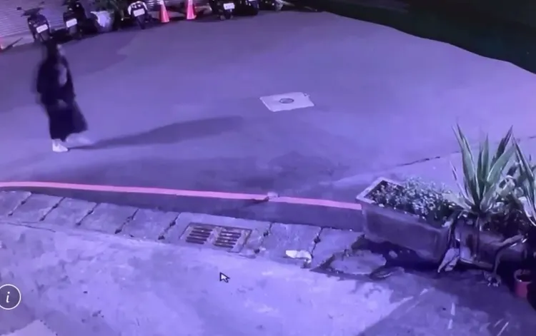 方男的女友緊追其後。警方提供