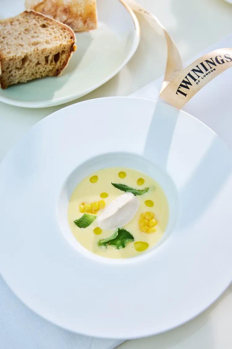 玉米冷湯，冰花，伯爵茶。業者提供