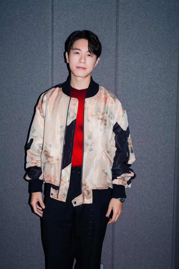 擔任製作人的韋禮安特別飛首爾為東海備唱。圖／索尼音樂提供