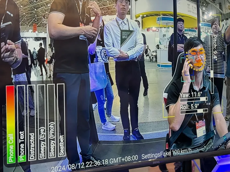 透過七路影像整合的智慧車隊管理解決方案，可辨識駕駛人的行為是否符合規範。呂承哲攝