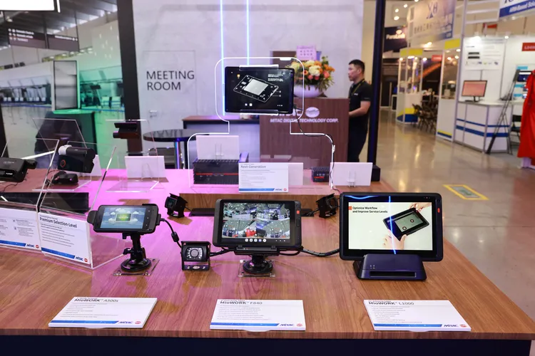 神達數位展示工業平板全系列產品。神達數位提供