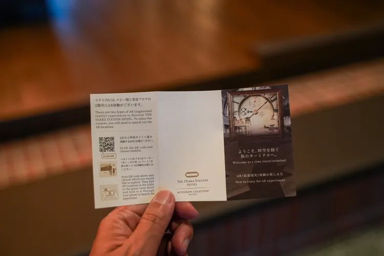 領取房卡同時，別忘了向櫃檯拿張「時空之旅小卡」。田欣雲攝影