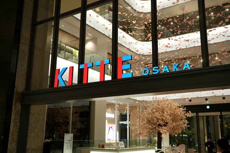 大阪車站酒店與新商場「KITTE大阪」相連，同在JP Tower大阪之內。田欣雲攝影