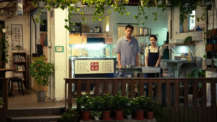 黃鐙輝與李杏聯手解更生人加繼親家庭三角習題。大愛提供