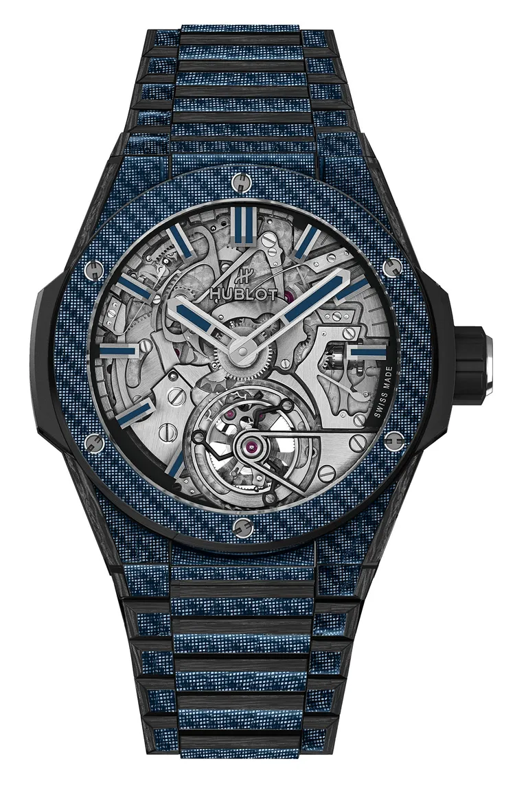 BIG BANG藍色鍍鋁碳纖維大教堂三問陀飛輪腕錶，43mm，碳纖維與藍色 Texalium錶殼，霧面黑色鏤空設計錶盤，碳纖維與藍色Texalium錶帶，HUB8001自製手動上鍊機芯，動力儲存72小時，防水深度30米。品牌提供