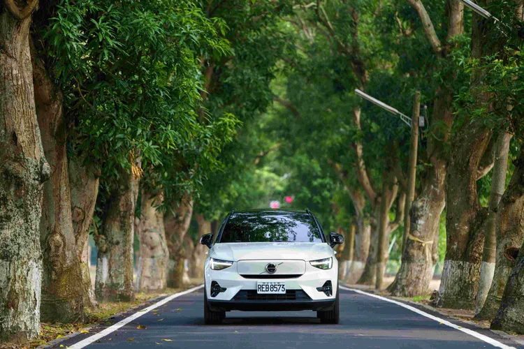 期間租用純電車Volvo XC40 Recharge就送優惠券。格上Go Smart提供