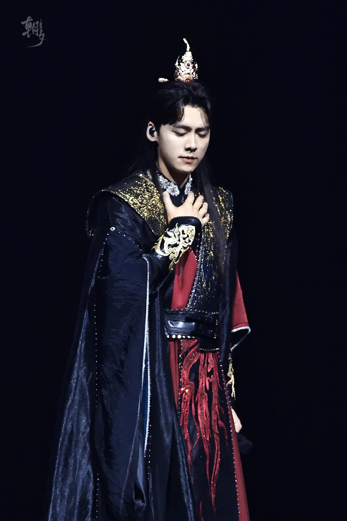 李易峰換上古裝造型。翻攝朝夕WITH·李易峰微博