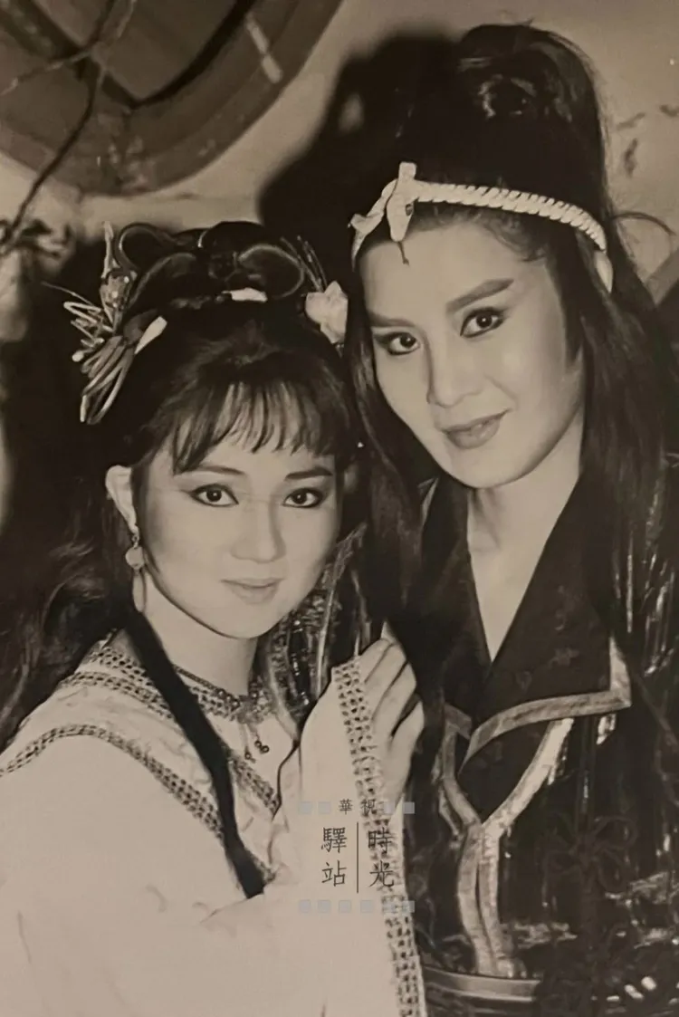 白冰冰（左）在華視歌仔戲《蛇郎君》與天王葉青配對。翻攝華視週刊