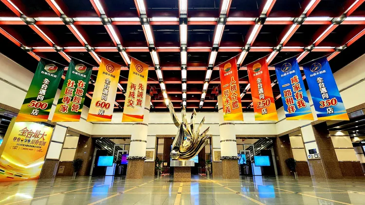 永慶加盟四品牌今年年中新授權店預計可達80店。逢低果決布局、搶占好店面與優秀人才，是未來決勝關鍵。永慶房產集團提供