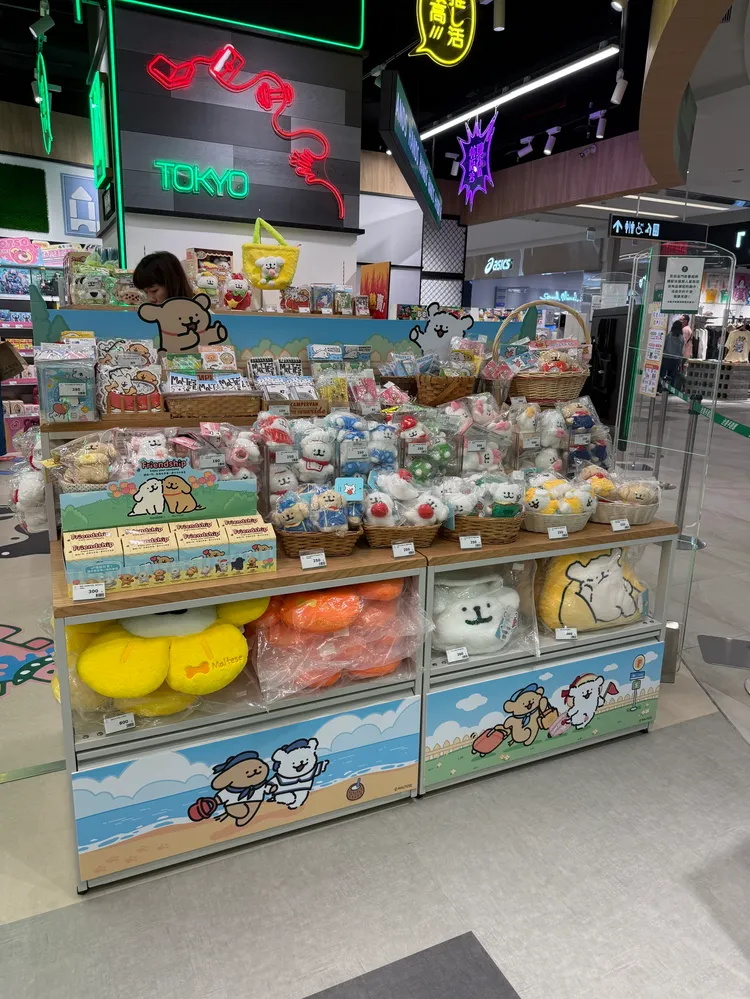 現場也規劃線條小狗周邊商品。林浩昇攝