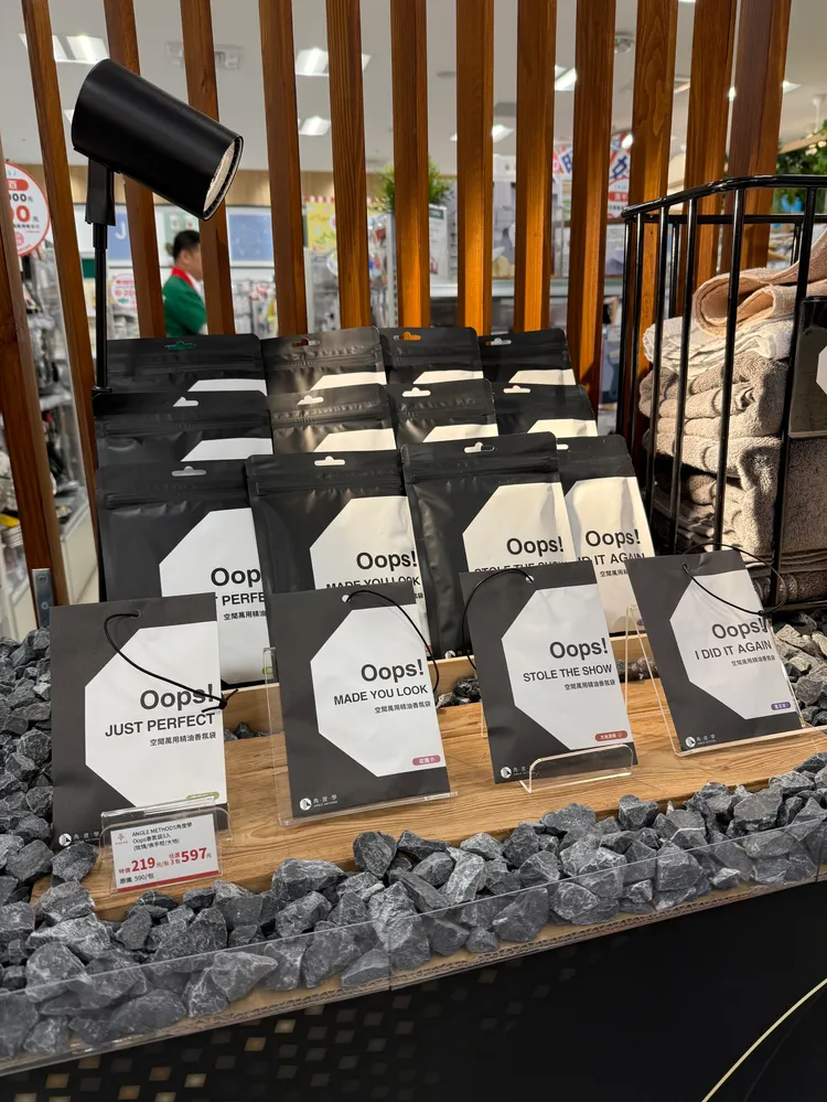 角度學ANGLE METHODS由生活需求研發，從顧客視角嚴選居家生活產品。圖為Oops!空間萬用精油香氛袋。林浩昇攝