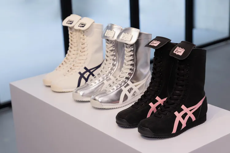 「MEXICO 66 BOXING」拳擊鞋具備修長輪廓與極簡設計。品牌提供