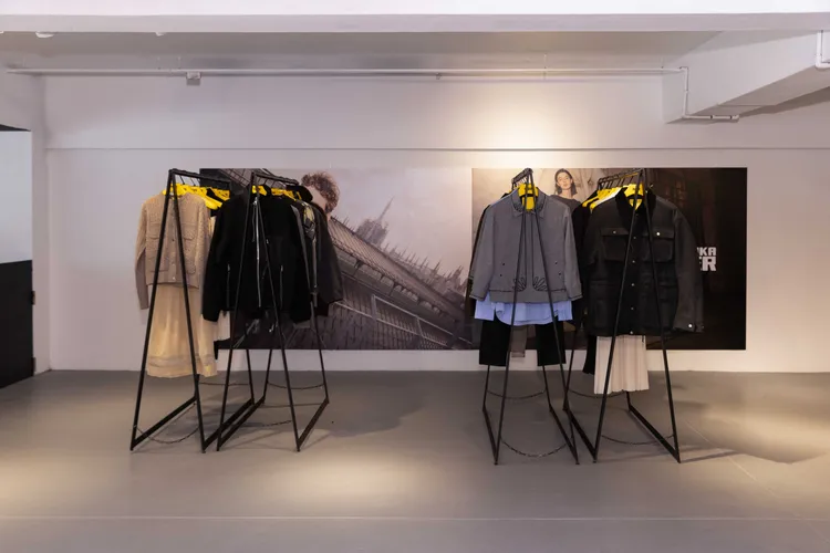 米蘭時裝秀款大量運用英倫鄉村元素。品牌提供