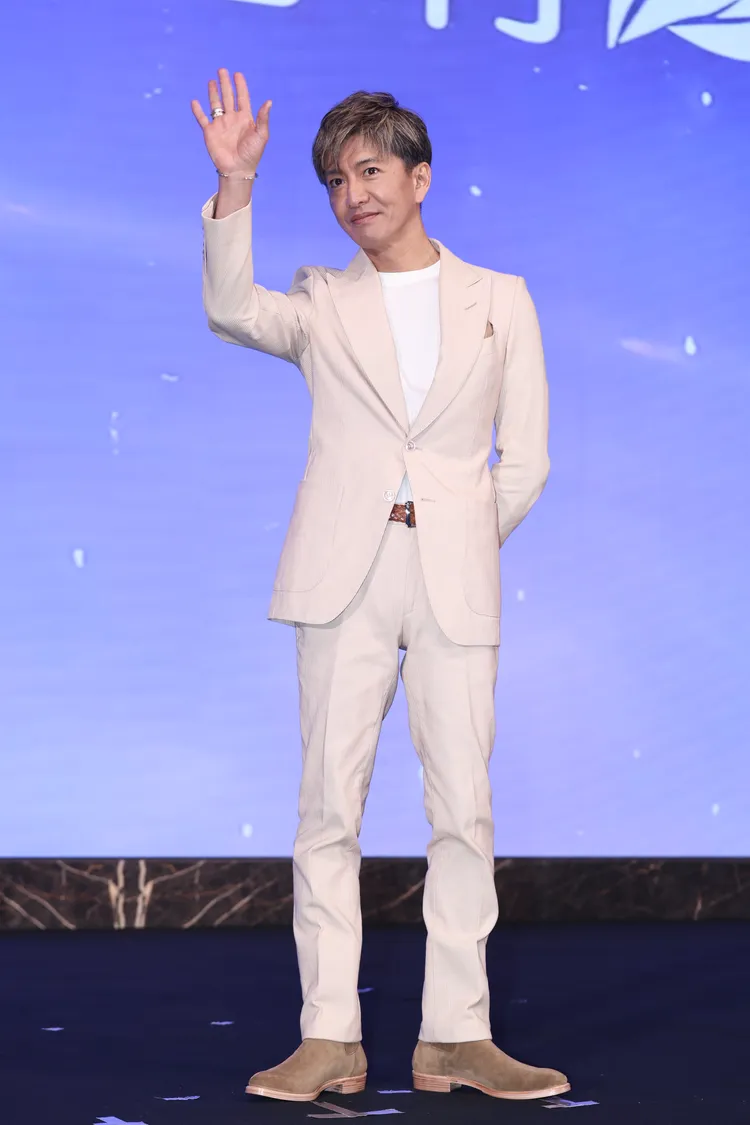 木村拓哉跟全場打招呼，舉手投足魅力無窮。彭欣偉攝