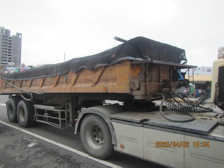 肇禍的砂石車。民眾提供