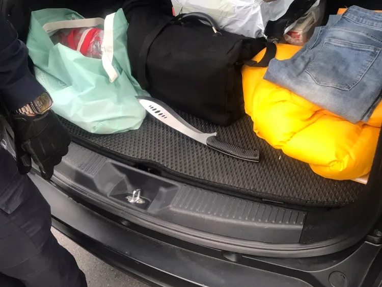 警方查獲作案刀械。警方提供