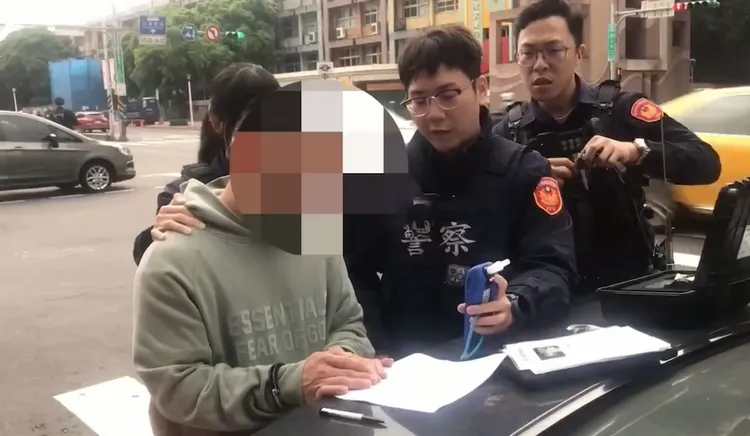 周男酒駕在中山區被逮。警方提供