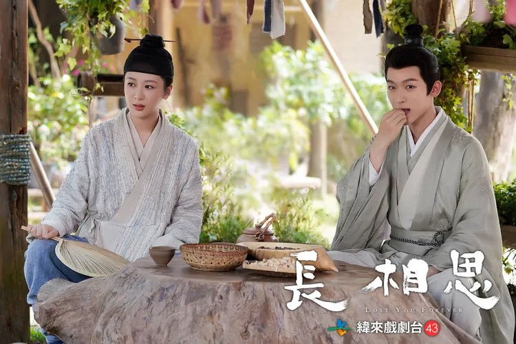 張晚意（右）和楊紫的互動很虐。緯來提供