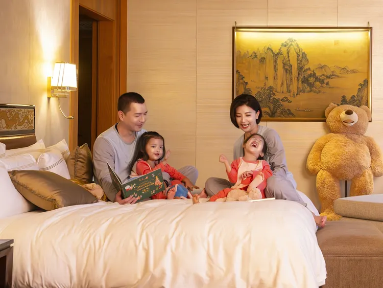 台北遠東香格里拉即日起推出「春日奢旅 三晚超值享受」住房專案，連續入住三晚以上，可享85折優惠，平均每晚5290+15.5%元起。台北遠東香格里拉提供