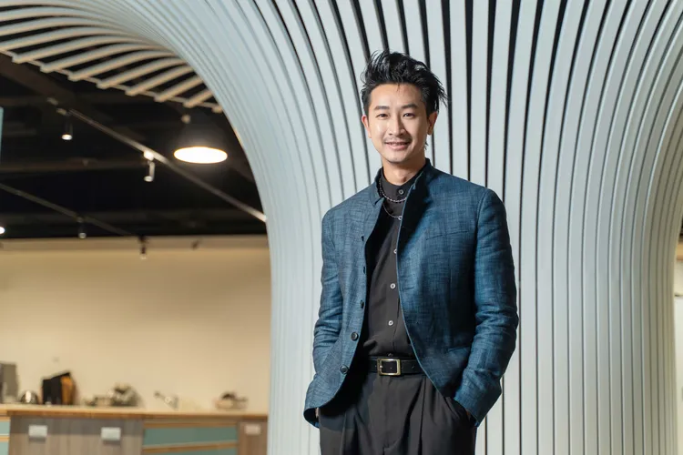 邱凱偉出席茶敘。大愛提供