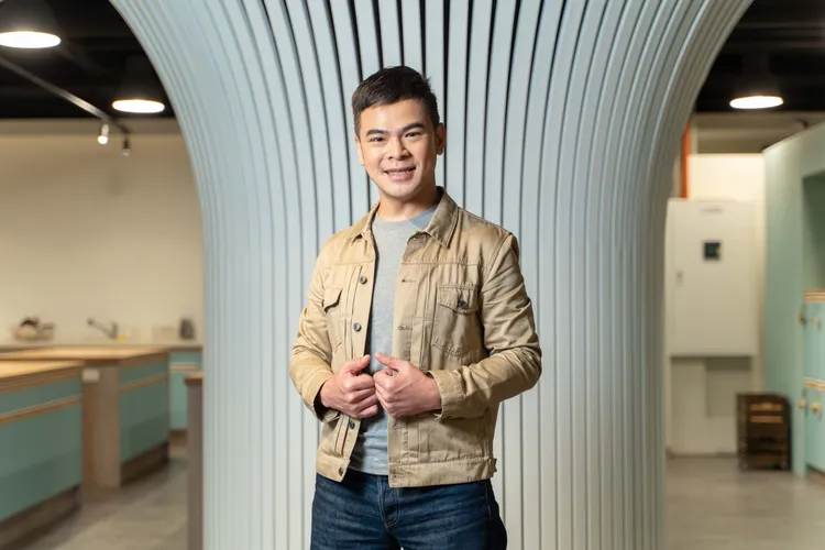 蘇達誇邱凱偉親民。大愛提供