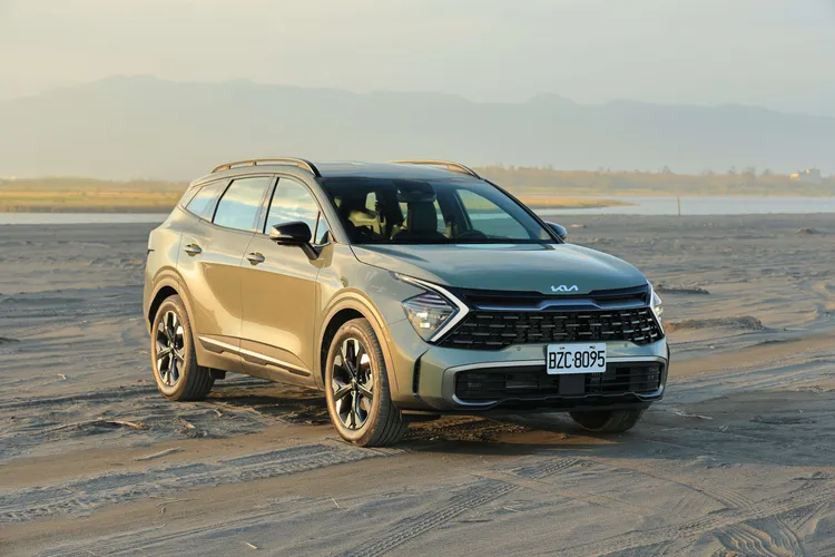 Kia Sportage於3月以380台的領牌數榮登3月非豪華進口休旅銷售亞軍，本月入主即享總價值逾50,000元的潮旅配件組。業者提供