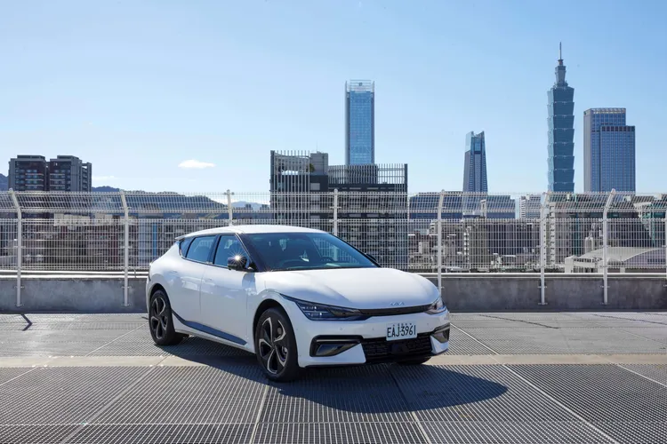 本月入主Kia EV6  The Kia EV6 GT可享「五年0元盡情駕馭」專案(總價值逾23萬元)。業者提供