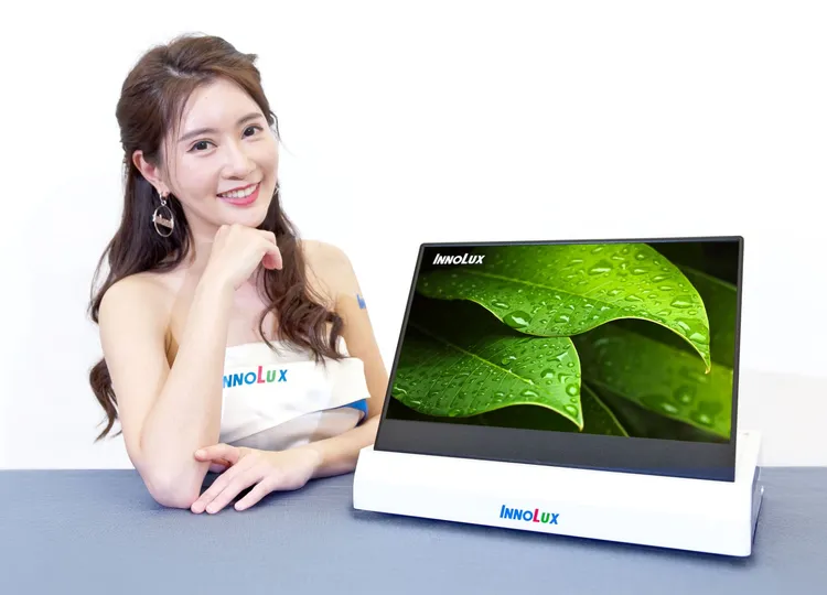 群創展出13.3 吋輕薄低功耗顯示器。群創提供