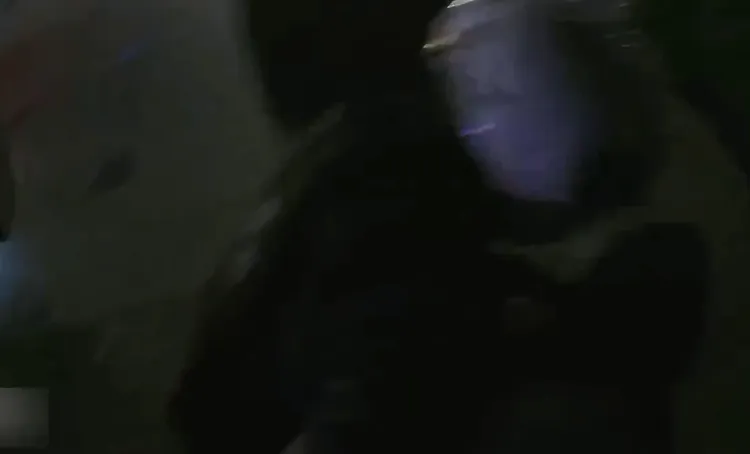 警方壓制外籍男時受傷。警方提供