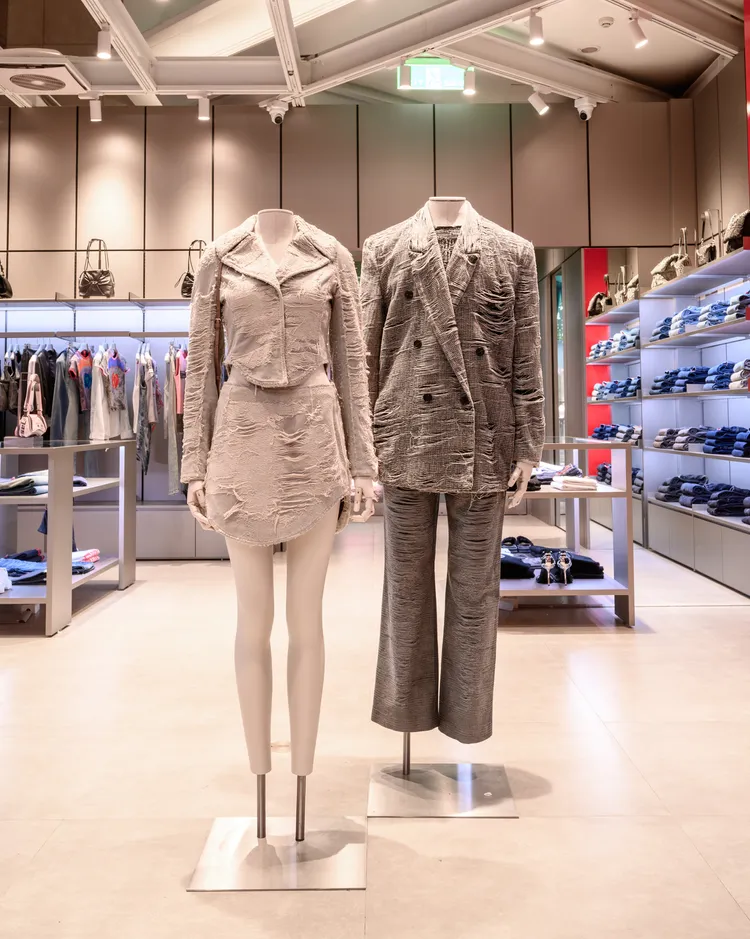 牛仔單品運用刻意呈現出做舊質感。品牌提供