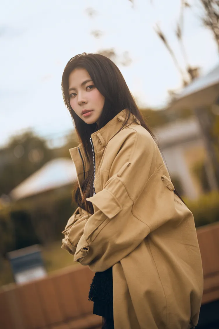 又熙，以自己獨特、輕鬆、無厘頭的風格和不按牌理出牌的想法，化作音樂的靈感。索尼音樂提供