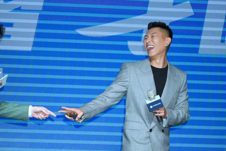 瘦子開心出席代言活動。娛樂中心攝