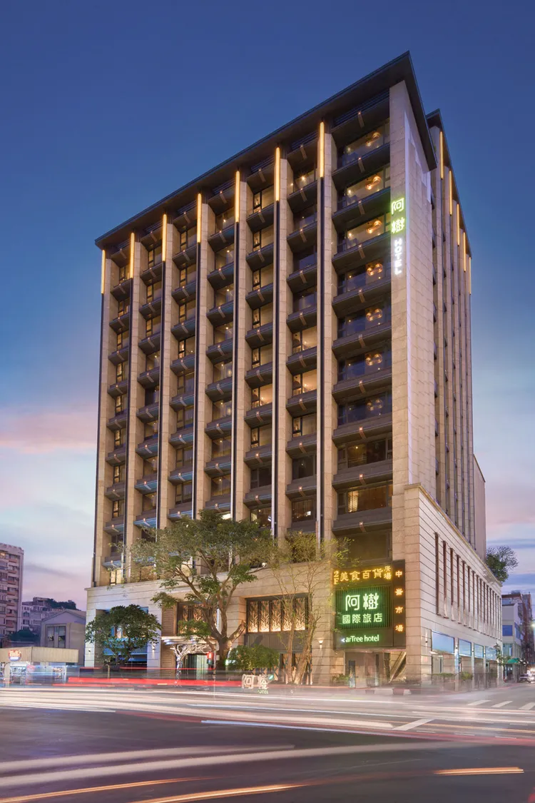 隸屬於凱撒飯店連鎖、以精品風格設計為主的「arTree Hotel阿樹國際旅店」，鄰近台北小巨蛋捷運站，專為商務人士量身打造。阿樹國際旅店提供
