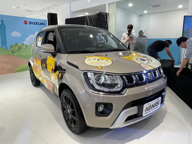 這次聯名設計涵蓋主角「黃阿瑪」及後宮角色如招弟、三腳、Socles、嚕嚕、柚子、浣腸與小花等。林浩昇攝