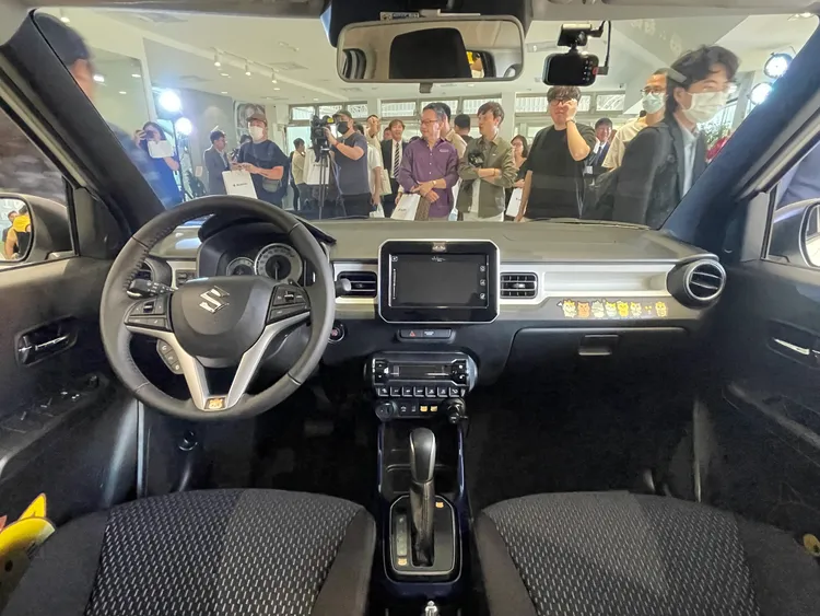 車內到處也是滿滿的貼飾。林浩昇攝