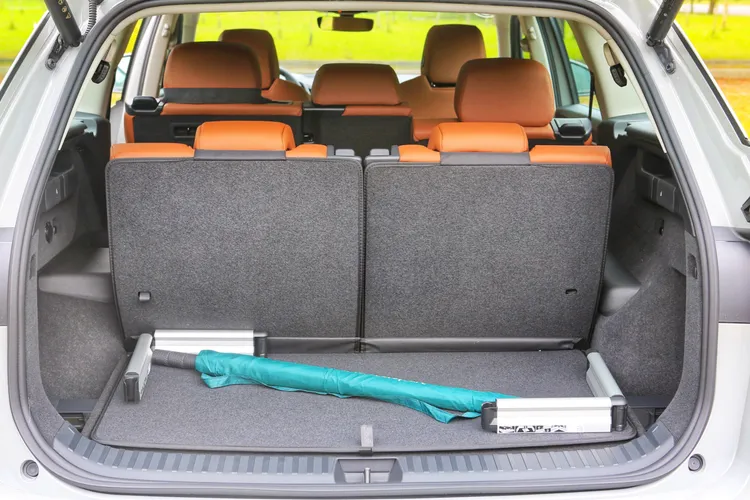 行李廂的標準容積因應車身家長，也順勢提升至340公升規模。林浩昇攝