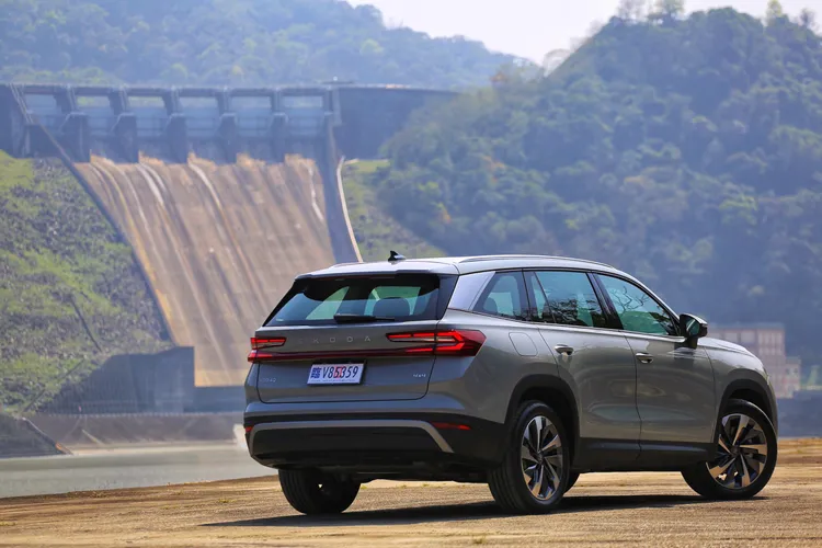 肩線、Tornado切割線及霧鉻D柱飾板，勾勒出Kodiaq全新流暢動感視覺。林浩昇攝