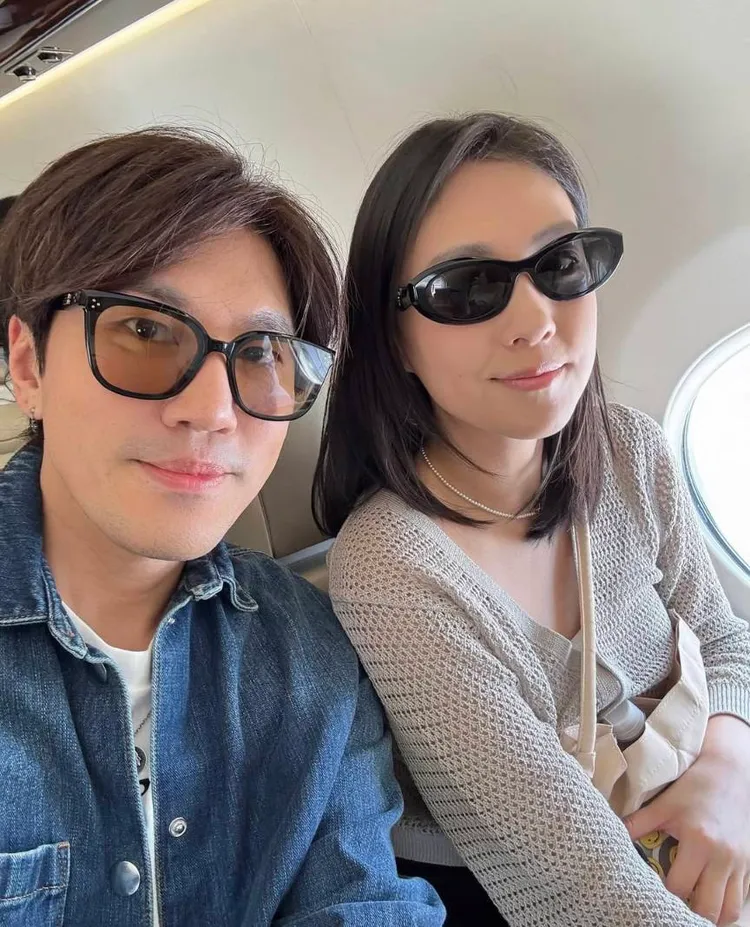 衛斯理和朱芯儀開心在私人飛機上自拍。翻攝自衛斯理IG